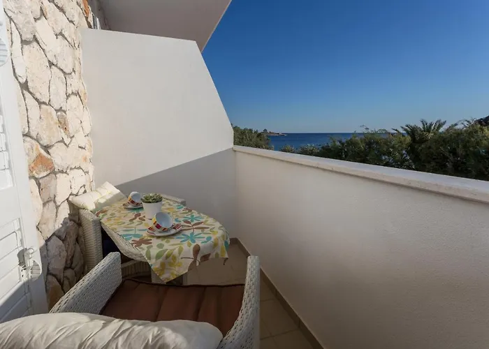 Guest house Rooms By The Sea Hvar - 8785 3*