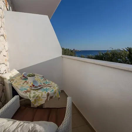 Penzion By The Sea Hvar - 8785 3*