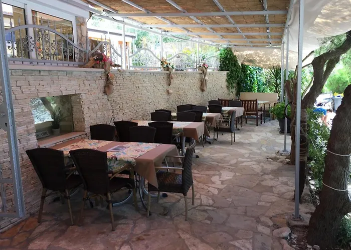 By The Sea Hvar - 8785 3* Hvar Town